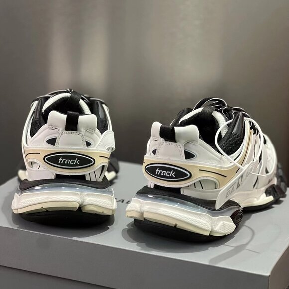 Genuine Balenciaga Track Runner White Black Trainers Sneakers Shoes EU39 US9 - Picture 3 of 6